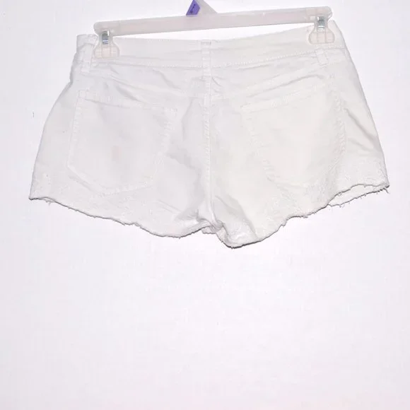 Decree Size 11 Women White Shorts With Embroidery Around The Legs - Picture 3 of 4